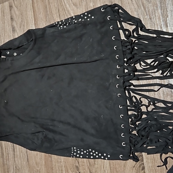 Black Fornia Studded Fringe Vest - Picture 5 of 5